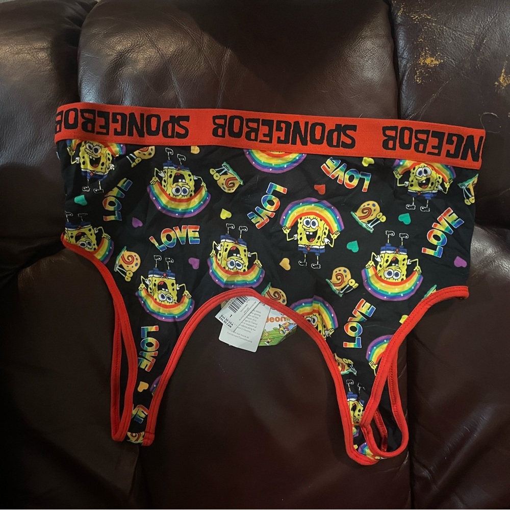 Torrid plus size 1X sponge bob gay pride sports bra nwt